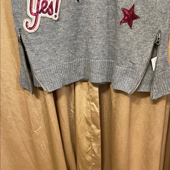 The Children's Place Gray Dress w/Embroidered Accent Patches REFER TO STAIN PICS - Picture 6 of 11